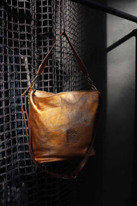 CAMPOMAGGI shopping bag laminated leather | gold