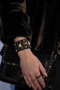 CAMPOMAGGI gold studded cuff wide | black