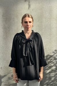 NICOLA SCREEN poete tie shirt organic silk | hand dyed black