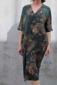 NICOLA SCREEN v pocket dress mud silk | empress jade floral
