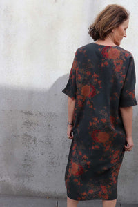 NICOLA SCREEN v pocket dress mud silk | oil floral