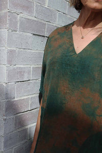 NICOLA SCREEN v pocket dress mud silk | jade antique tie dye
